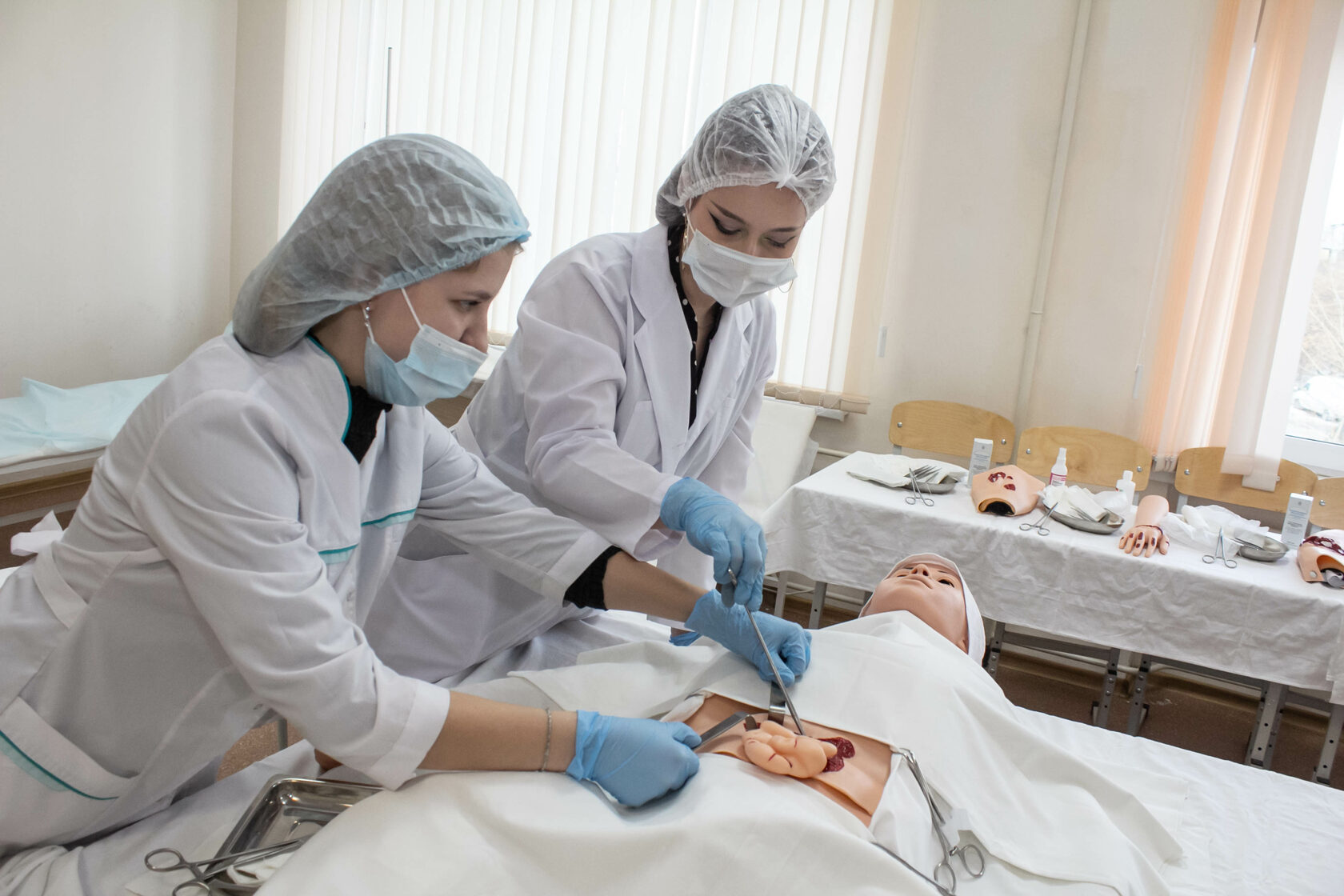 Доктор перед монитором